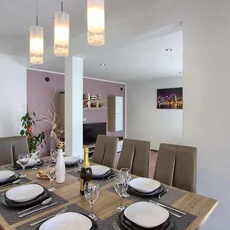 Holiday home Mit Privatpool Fuer 7 Personen Ca 130 Qm In Pula, Istrien Istrische Riviera