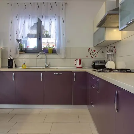 Mit Privatpool Fuer 7 Personen Ca 130 Qm In Pula, Istrien Istrische Riviera *