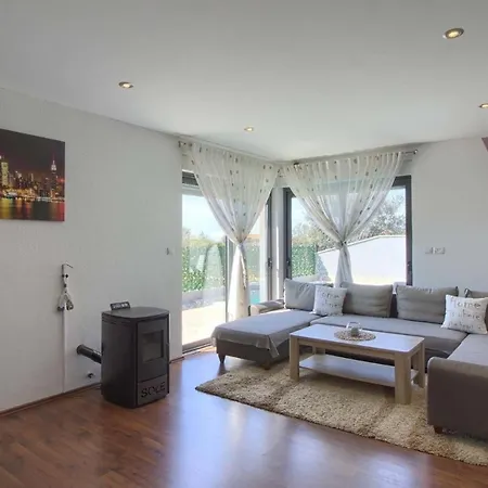 Сasa de vacaciones Mit Privatpool Fuer 7 Personen Ca 130 Qm In Pula, Istrien Istrische Riviera Pula