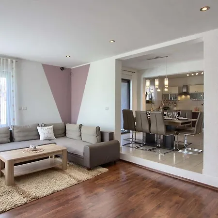 Mit Privatpool Fuer 7 Personen Ca 130 Qm In Pula, Istrien Istrische Riviera Сasa de vacaciones *