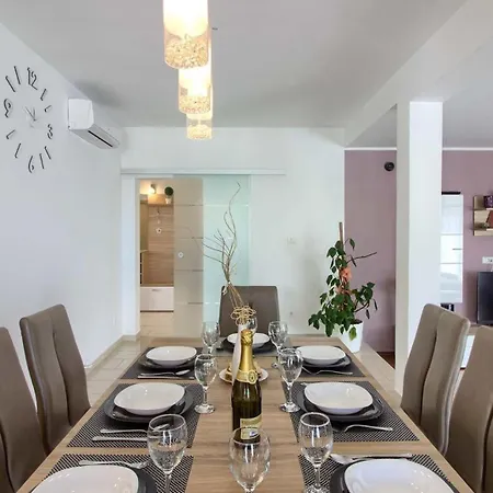 Сasa de vacaciones Mit Privatpool Fuer 7 Personen Ca 130 Qm In Pula, Istrien Istrische Riviera Pula