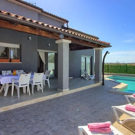 Mit Privatpool Fuer 7 Personen Ca 130 Qm In Pula, Istrien Istrische Riviera Сasa de vacaciones *